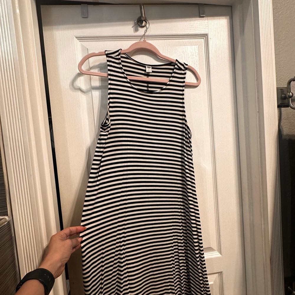 Old Navy Striped Black and White Sleeveless Dress